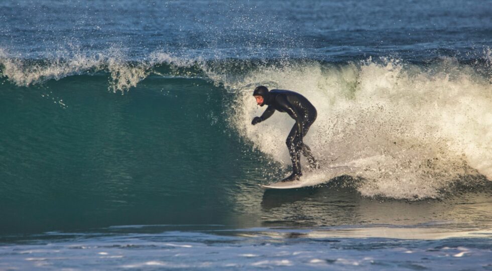 Surfer plage du santocha